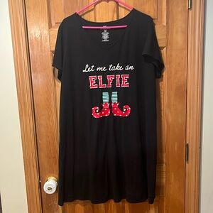 Secret treasure women’s Let me take an Elfie  sleepwear size 2X/3X (20W-24W).